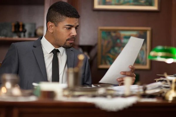 Businessman  in the office — Stock Photo, Image