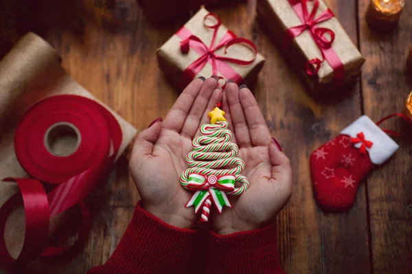 Regali e decorazioni fatti a mano di Capodanno o di Natale con una v — Foto Stock