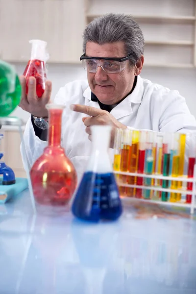 Senior scientist researching in laboratory — Stock Photo, Image