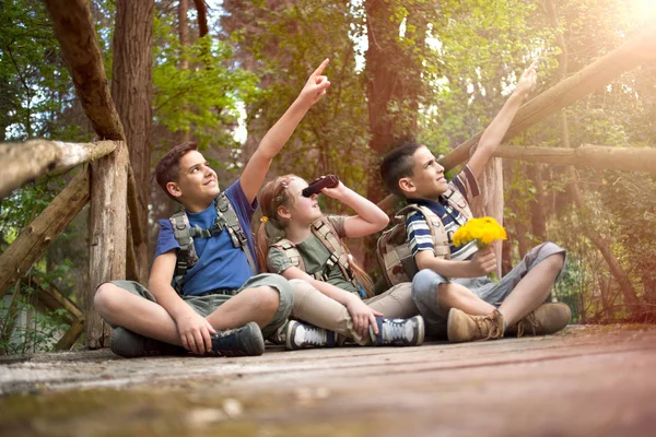 Happy childs in green forest playing,concept of kids vacations a — Stock Photo, Image