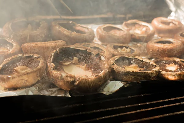 Grillezett gombák a barbecue — Stock Fotó