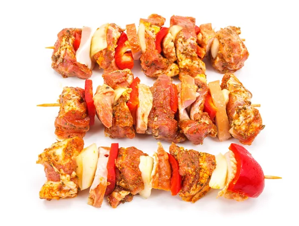 Marinerad fläsk och skinka kebab pinnar — Stockfoto