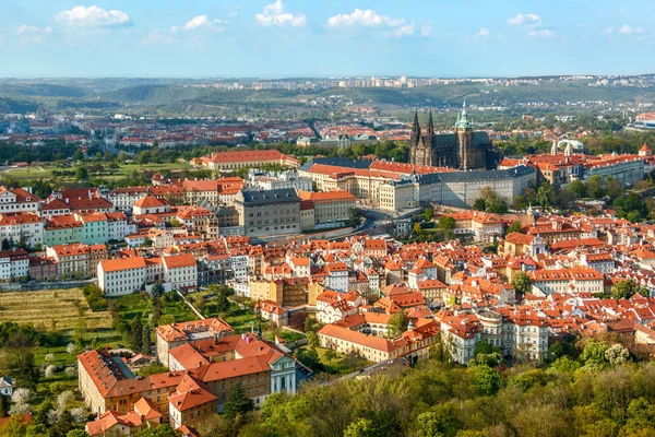 Techos rojos en Praga, República Checa —  Fotos de Stock