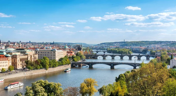 Puentes de Praga, paisaje urbano aéreo, República Checa — Foto de Stock