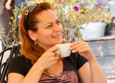 Kahve ile bayanın portre