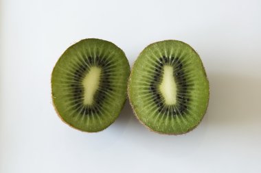 Bir tabakta lezzetli kivi