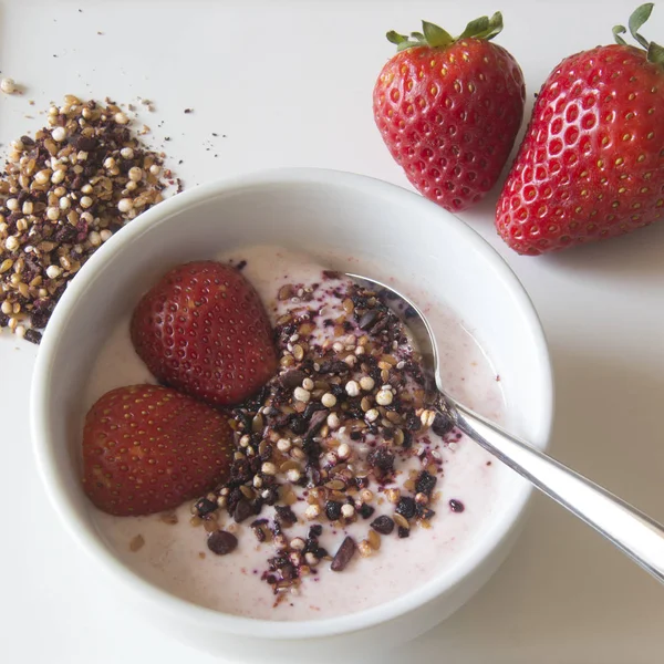 Greek Strawberry Yogurt with Fresh Strawberries — Stock Photo, Image