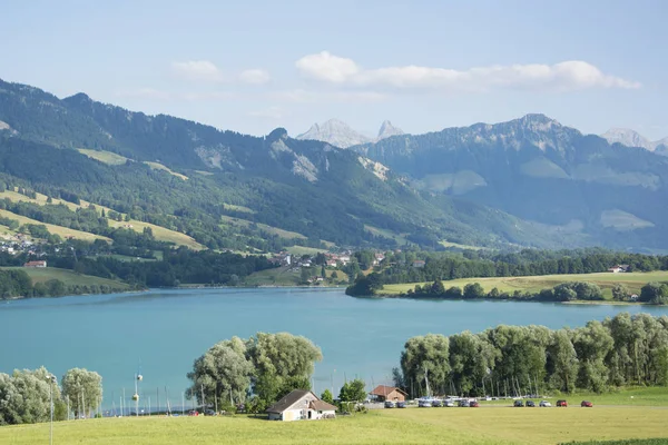 Lac de la Gruyre (Lac de Gruyre) en Suisse — Photo