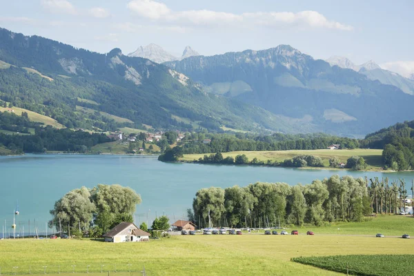 Lac de la Gruyre (jezero Gruyre) ve Švýcarsku — Stock fotografie