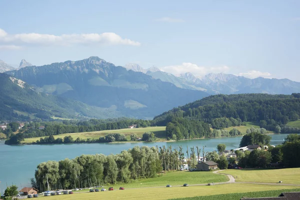 Lac de la Gruyre (jezero Gruyre) ve Švýcarsku — Stock fotografie