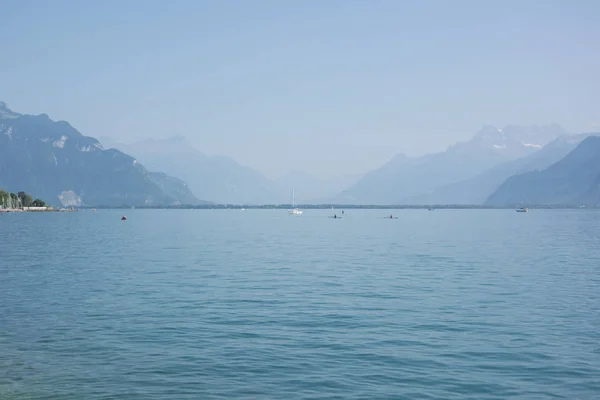 在夏天的湖日内瓦 （或拉丁美洲和加勒比细胞核） — 图库照片