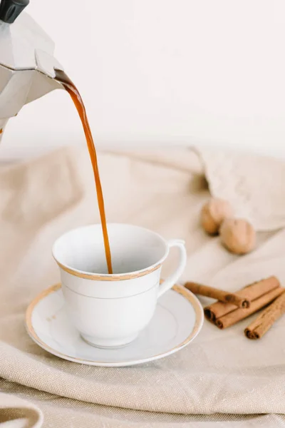Hot Black kopi dalam cangkir putih — Stok Foto