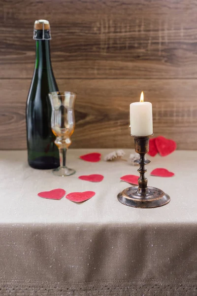 Valentine's Day. wine, candles, small heart — Stock Photo, Image