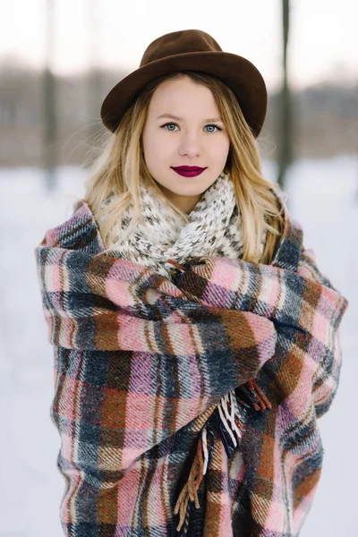 Girl in the hat wrapped in a blanket — Stock Photo, Image