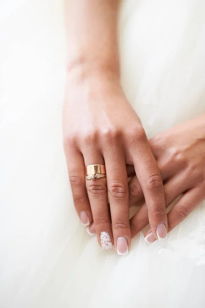 Mani della sposa — Foto Stock