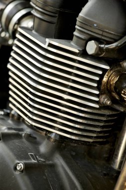 Motosiklet motoru kapatmak