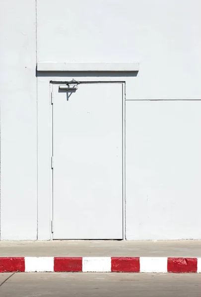 Pared con puerta — Foto de Stock