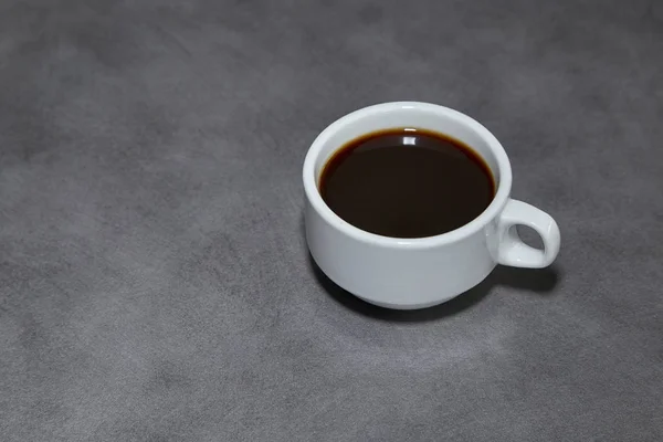 Черный кофе на столе , — стоковое фото