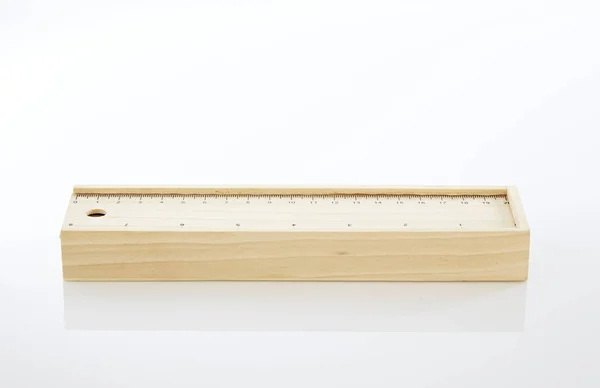 木製の鉛筆ボックス 白い背景の上の木製の箱 スタック Imag — ストック写真