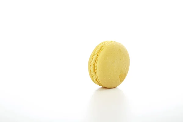 Francuski macaron żółty — Zdjęcie stockowe
