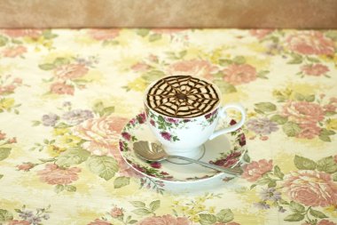 Sabahları sıcak kahve