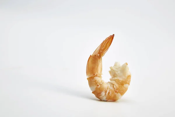 Crevettes Cuites Isolées Sur Fond Blanc — Photo