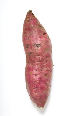 Beyaz arka planda tatlı patates