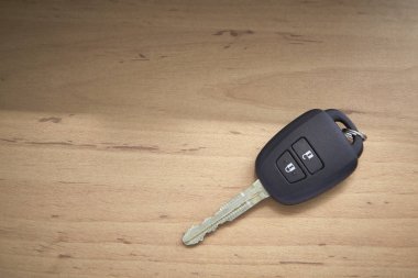Ahşap masadaki araba anahtarının arkaplanı