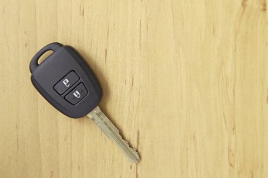 Ahşap masadaki araba anahtarının arkaplanı