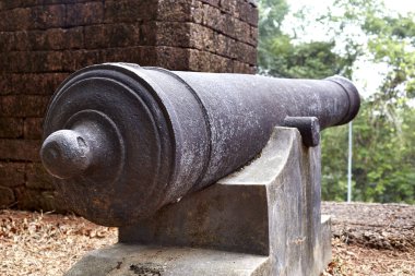 Antik cannon ve eski duvar Tayland.