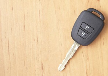 Ahşap masadaki araba anahtarının arkaplanı