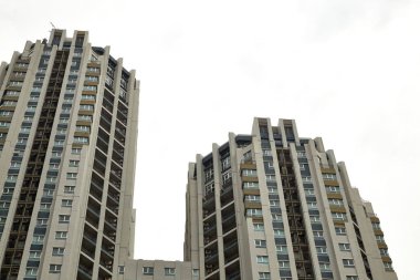 Uzun boylu tuğla daire konut küçük Balkonlu ve uzun windows görünümünü aşırı geniş açı