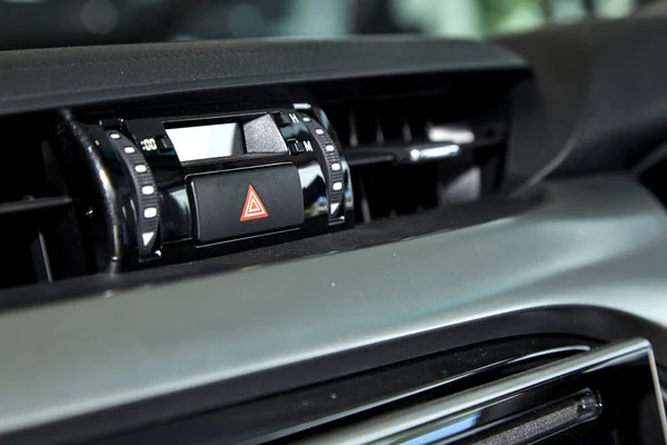 車緊急ボタン エアコン システムの要素 — ストック写真