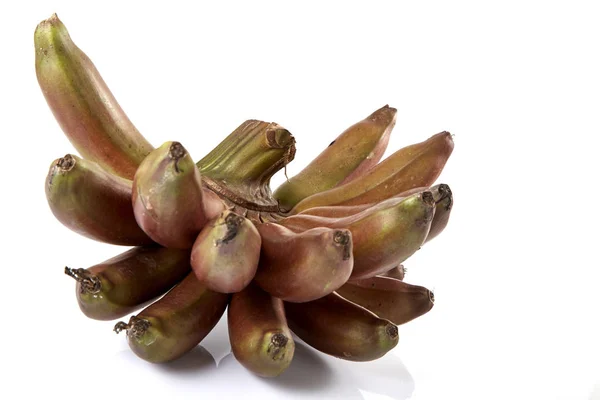 Stelletje Donker Rode Bananen Geïsoleerd Witte Achtergrond — Stockfoto