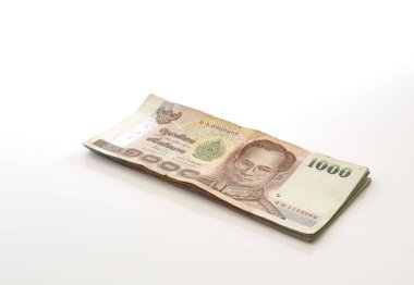 Beyaz bir arka planda Tay para yığını IMAG Tayland Bahtı