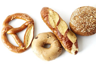 çeşitli ekmek izole üzerinde beyaz izole