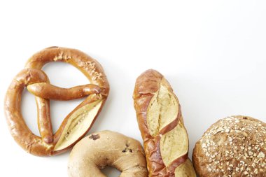 çeşitli ekmek izole üzerinde beyaz izole