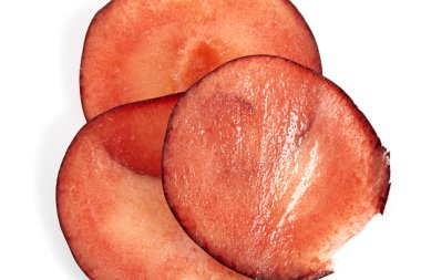 Beyaz arka plan üzerinde olgun siyah Erik