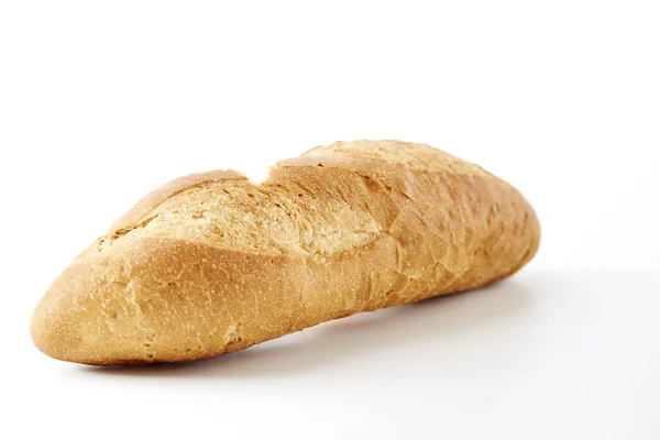 白色背景的传统法国面包 — 图库照片