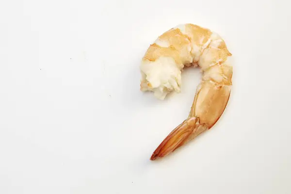 Crevettes Cuites Isolées Sur Fond Blanc — Photo