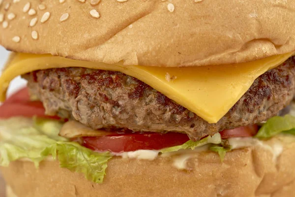 Deliciosa Hamburguesa Con Ternera Tomate Queso Lechuga —  Fotos de Stock