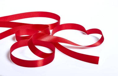 Kırmızı kalp şerit