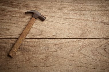Eski ahşap arka plan çekiç