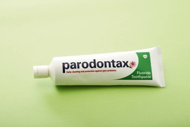 Parodontax florür diş macunu