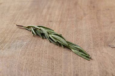 beyaz üzerine biberiye