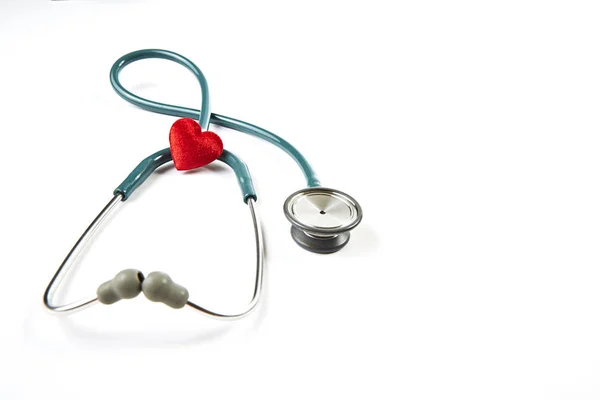 Rotes Herz und Stethoskop — Stockfoto