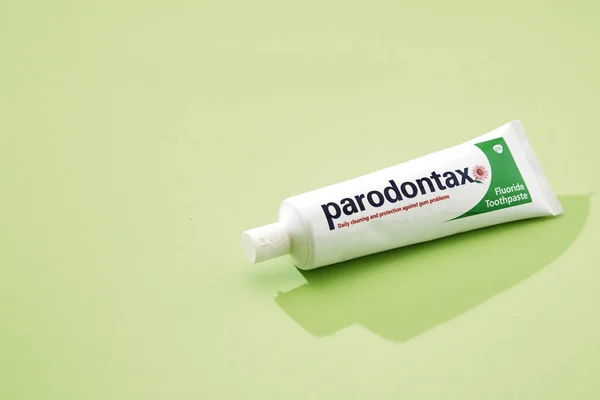 Dentifrice au fluorure de parodontaxe — Photo