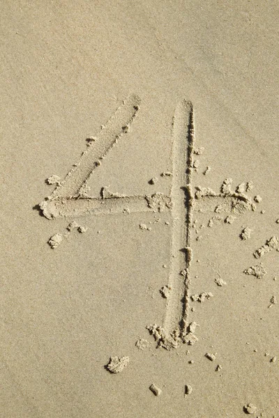 Nummers geschreven op het zand — Stockfoto