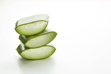 Aloe Vera izole dilimlenmiş 