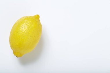taze limon izole